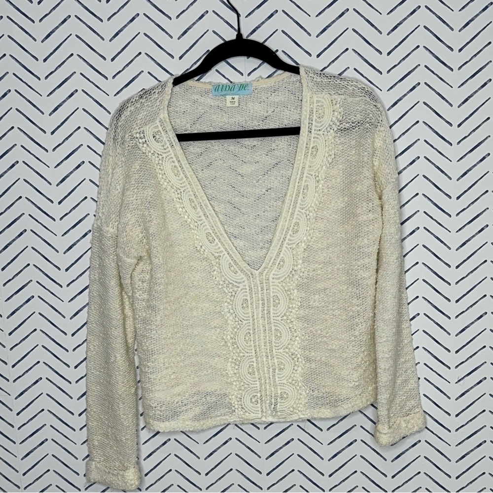 Francesca’s Lightweight Scalloped Edge V-Neck Sweater Ivory Medium